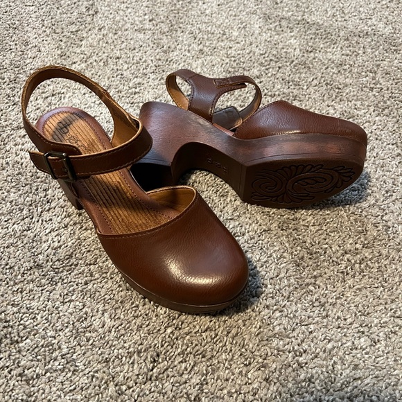 Brown Clogs - Picture 4 of 5